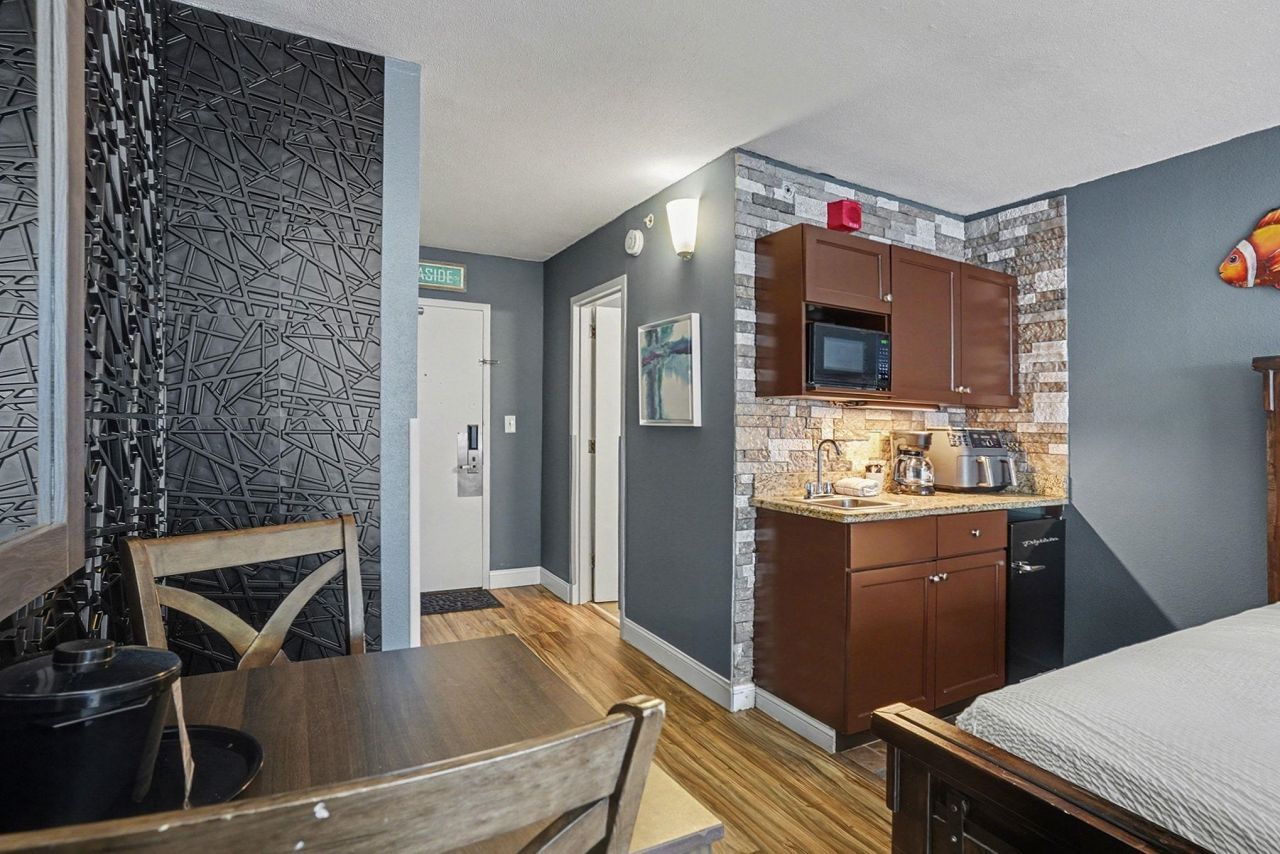 1501 S Ocean Blvd. Photo 9