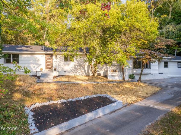 6020 Weems Rd, Knoxville, TN 37918