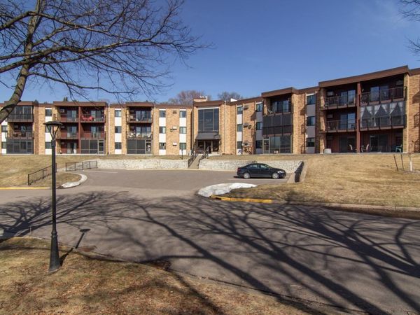 2690 Oxford Street N, Unit 247, Roseville, MN 55113