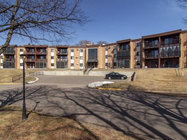 2690 Oxford Street N, Unit 247, Roseville, MN 55113