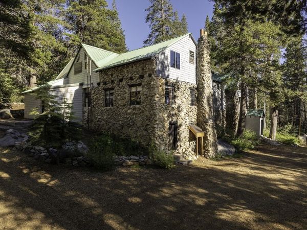 10111 Bunny Hill Road, Soda Springs, CA 95728