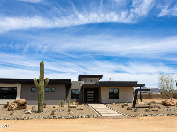 1320 E Sagebrush Drive, Phoenix, AZ 85085