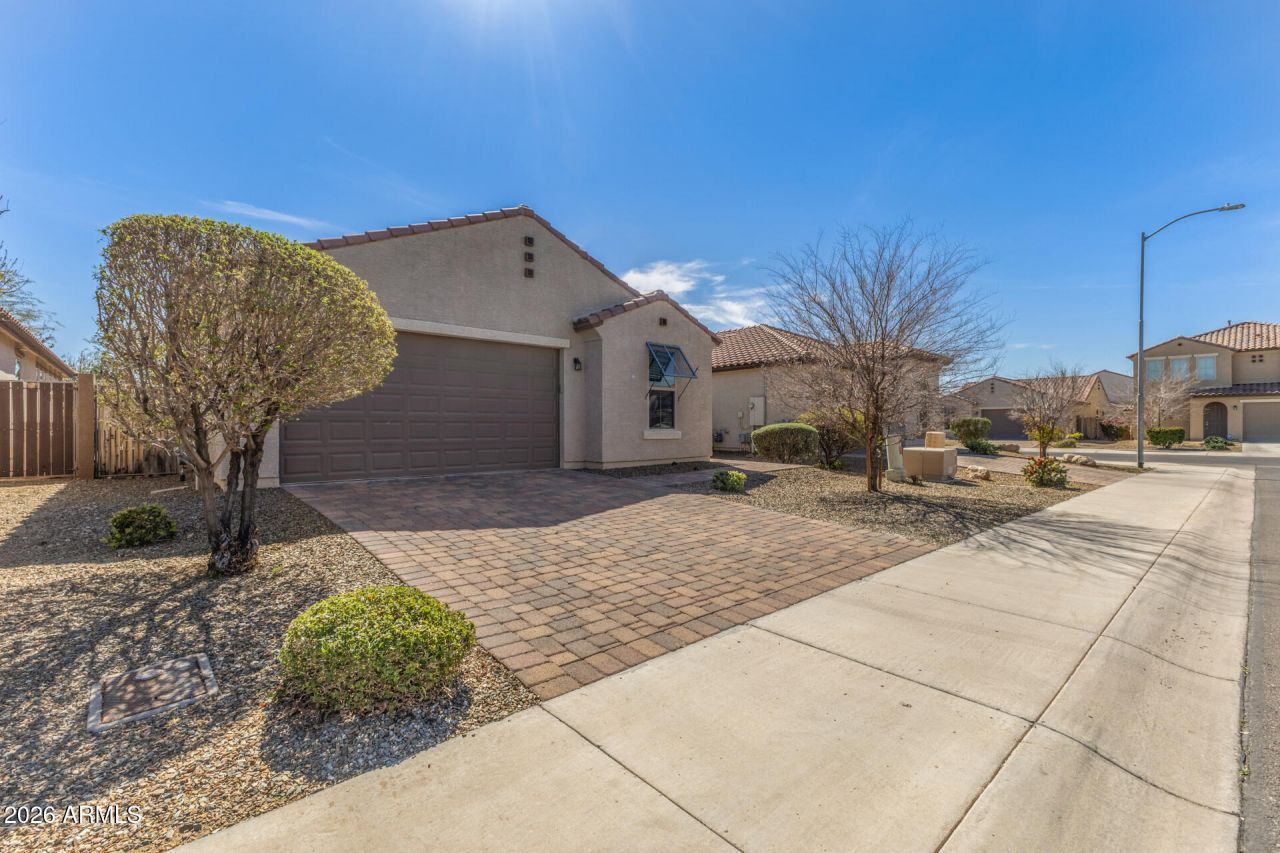 10043 W Robin Lane, Peoria, AZ 85383 Main Photo