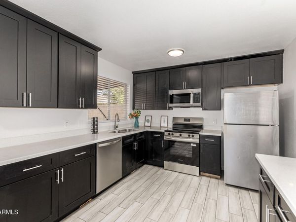 7118 W EARLL Drive, Phoenix, AZ 85033