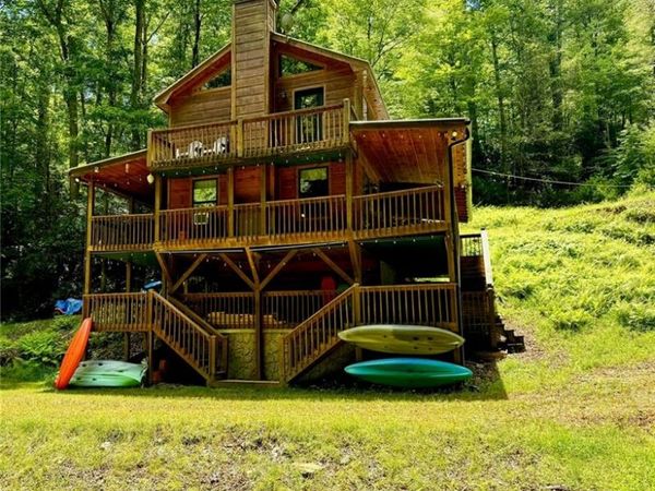 216 Sourwood Drive, Blue Ridge, GA 30513