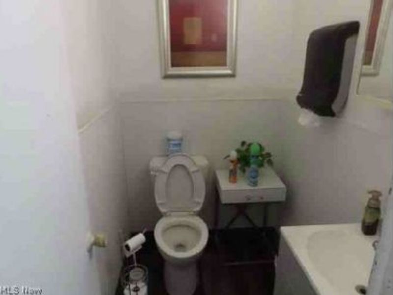 17320 Harvard Avenue, Cleveland, OH 44128 Photo 7