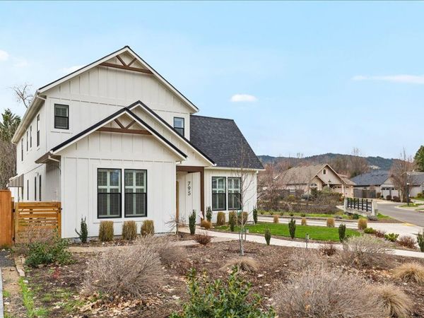 795 Bybee Drive, Jacksonville, OR 97530