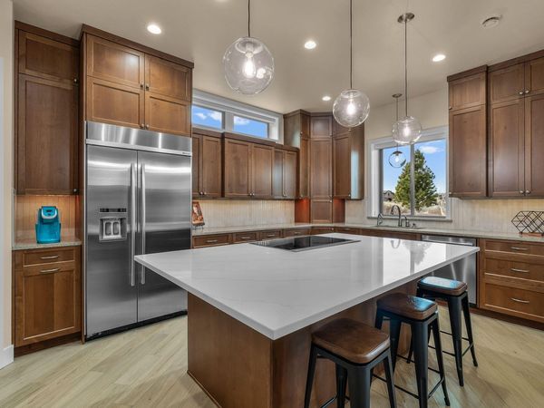 61649 Hosmer Lake Drive, Bend, OR 97702