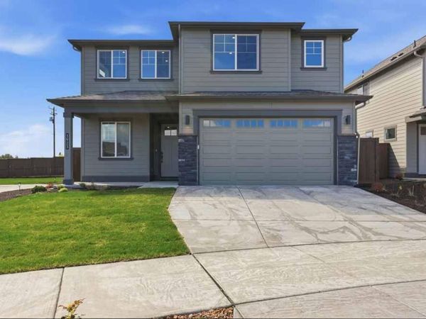 3923 NE Oakside Lp, Bend, OR 97701