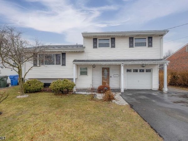 175 Rosewood Ln, Woodbridge, NJ 07064