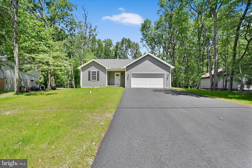1799 Crazy Horse Drive, Auburn, PA 17922 Main Photo