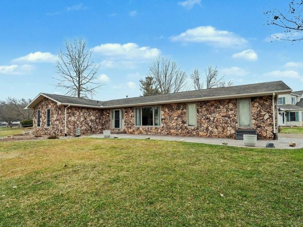 55633 Blue Jay Drive, South Bend, IN 46619