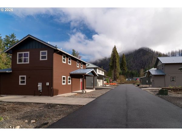 51685 Rose ST, Blue River, OR 97413