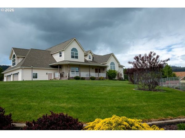 318 S 20TH ST, La Grande, OR 97850