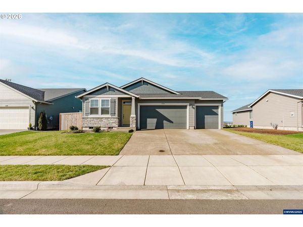 210 WALNUT ST, Mt. Angel, OR 97362