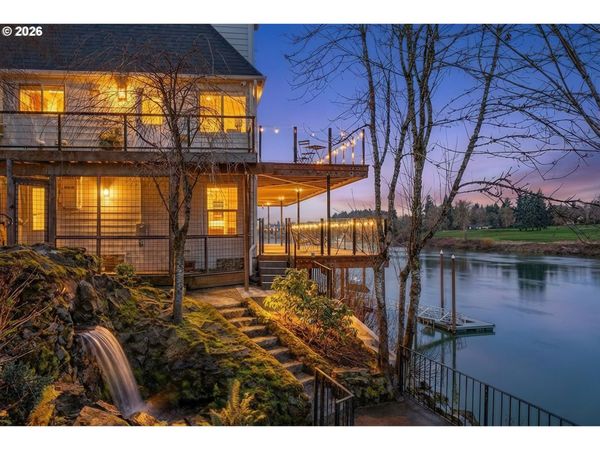 10150 S RIVERSIDE DR, Portland, OR 97219