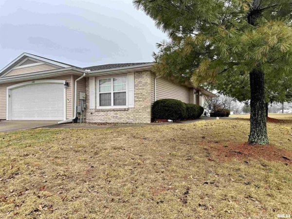 1103 HAWTHORN Ridge, Macomb, IL 61455