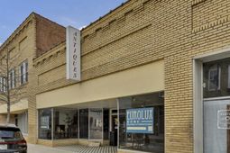 1409 Main Street photo 4