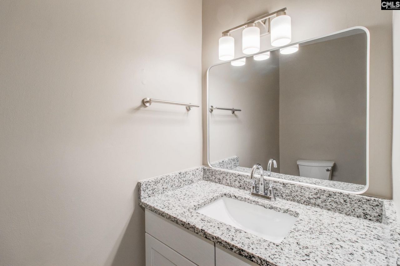 308 Percival Road Photo 14