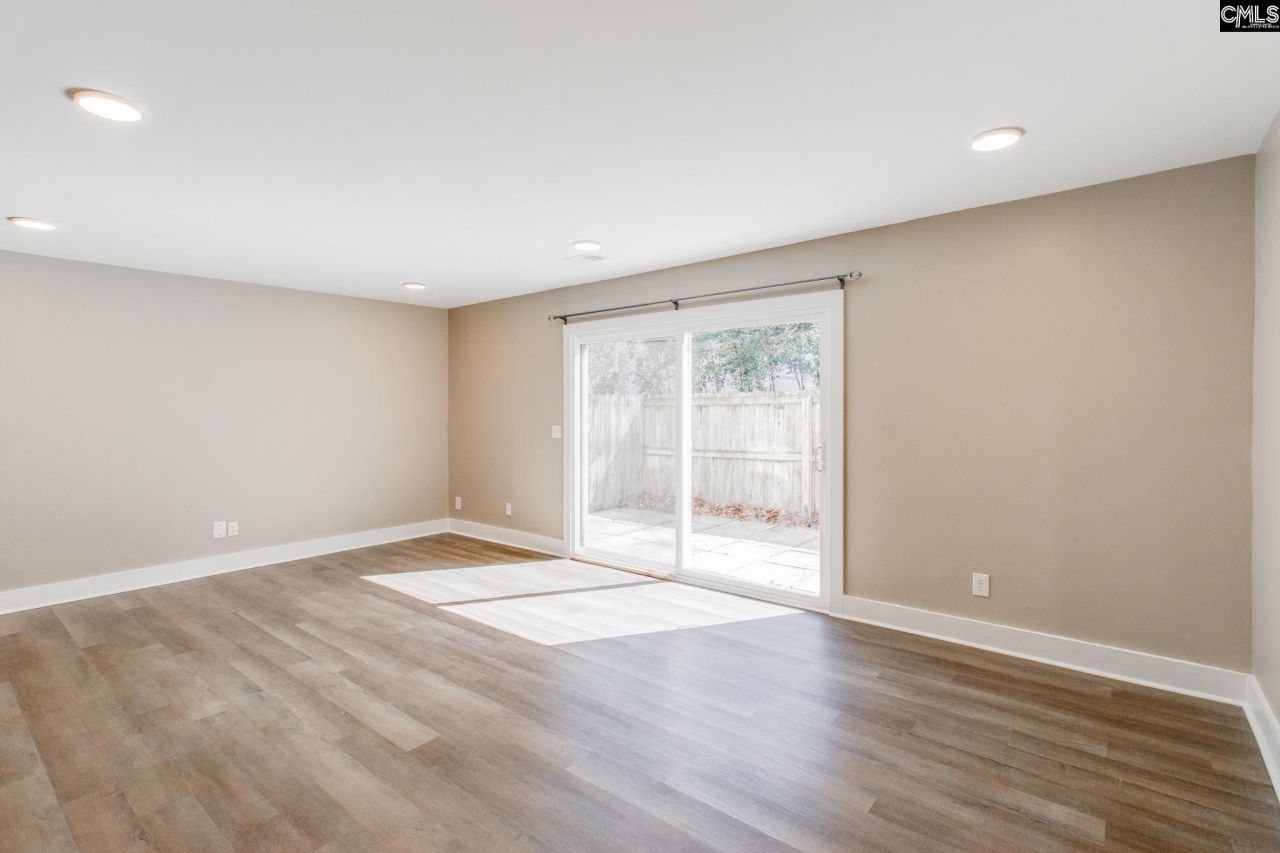 308 Percival Road Photo 6