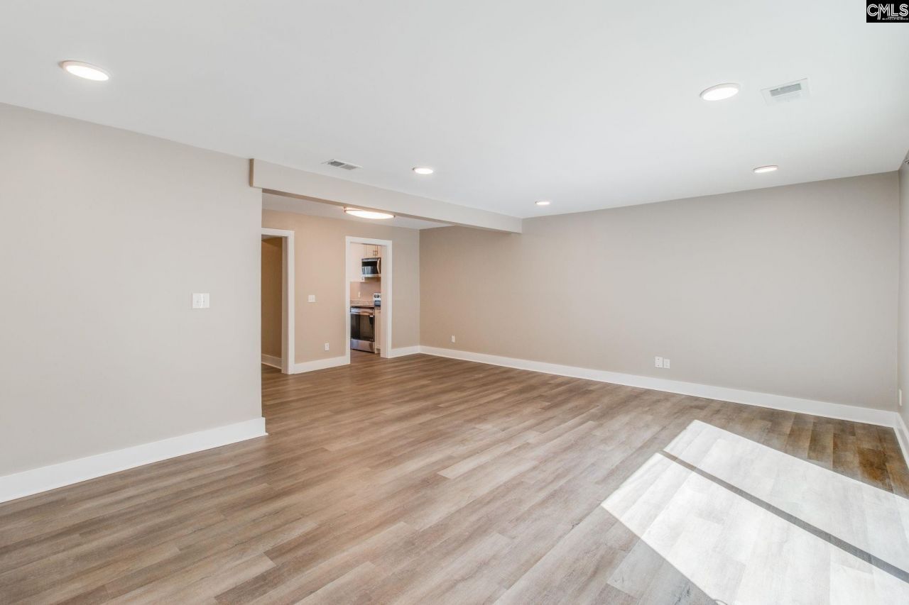 308 Percival Road Photo 7