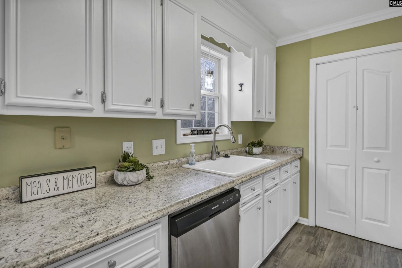 269 Mossborough Drive Photo 17