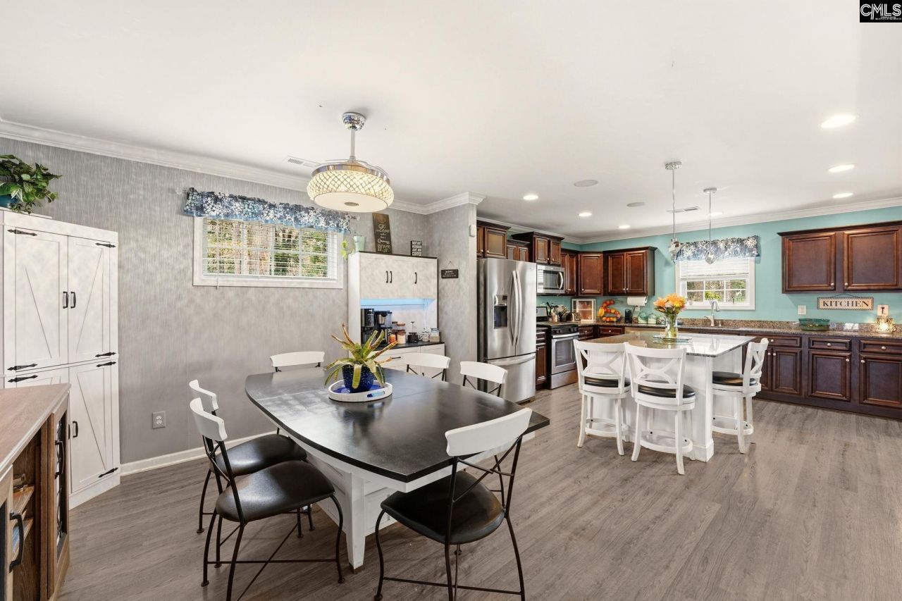 516 Summer Creek Drive  Photo 11