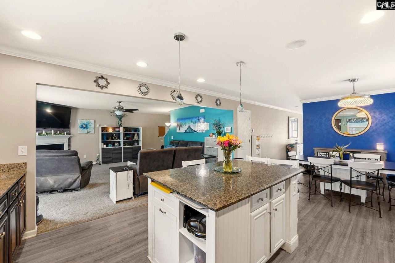 516 Summer Creek Drive  Photo 12