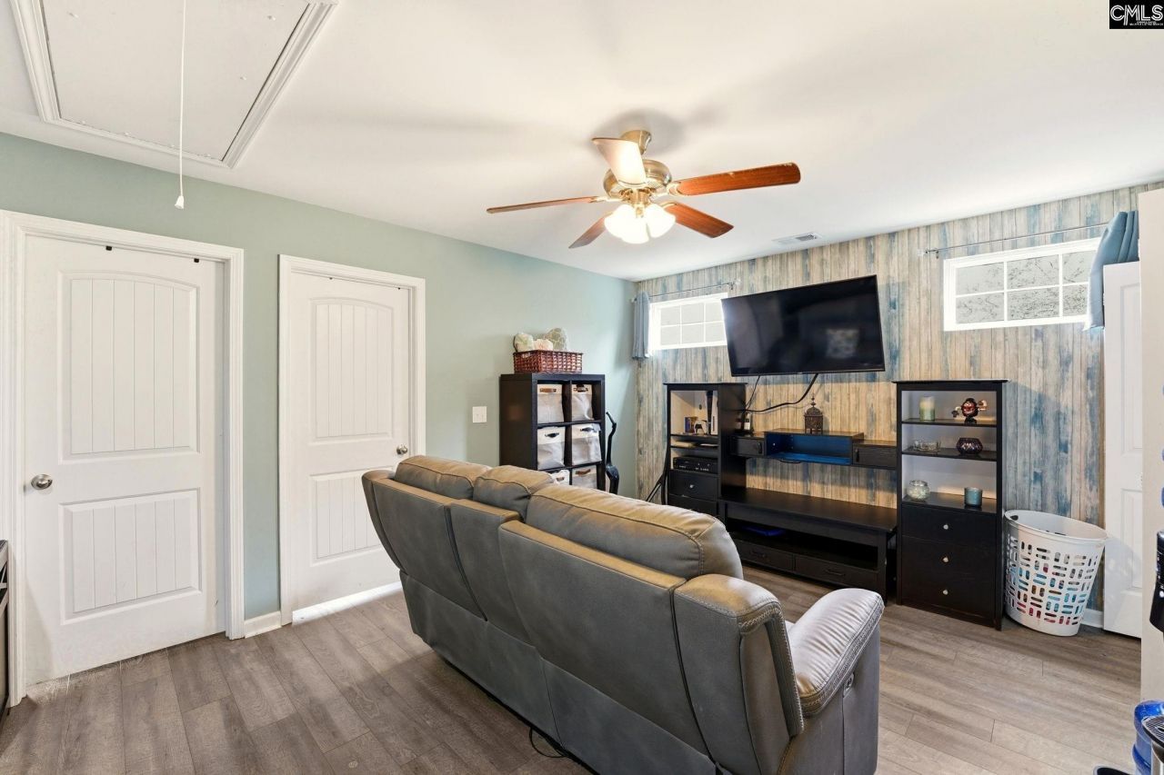 516 Summer Creek Drive  Photo 17