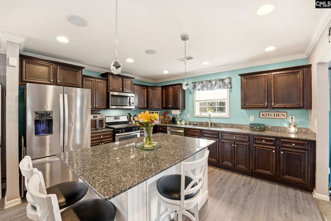 516 Summer Creek Drive  Photo 8