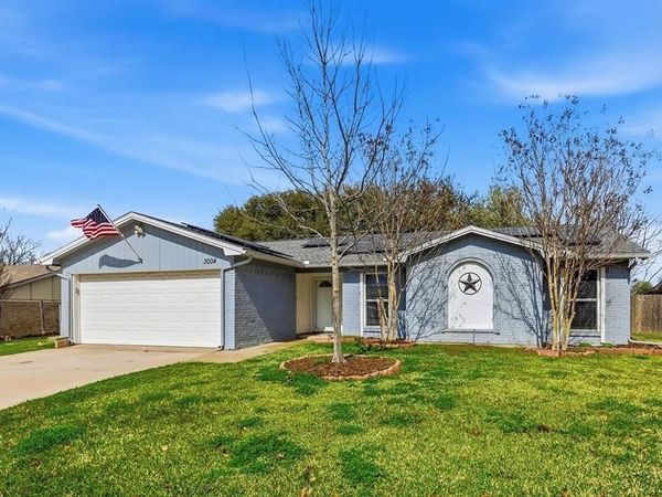 3004 Highgate Lane, Bedford, TX 76021