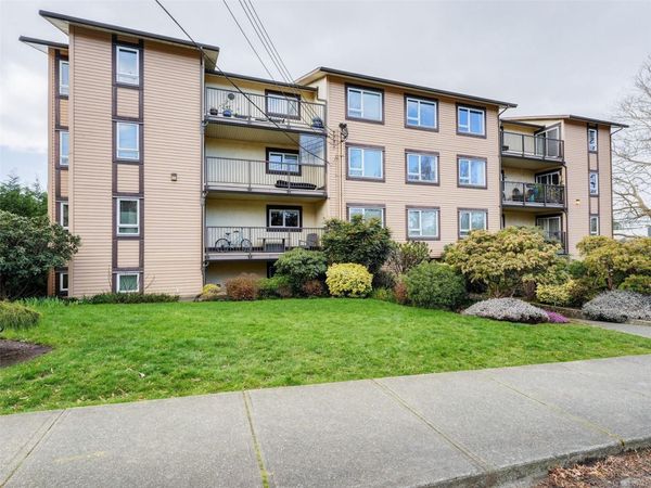 3258 Alder St, Unit 202, Saanich, BC V8X 1P2