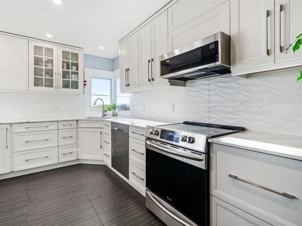 730 Burnside Rd W, Saanich, BC V8Z 1N1