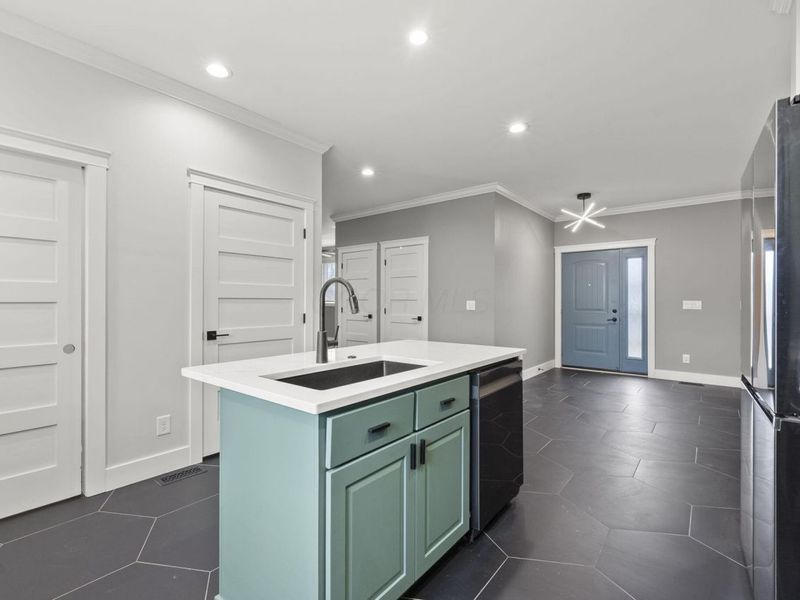 531 Emmit Avenue, Columbus, OH 43228 Photo 10