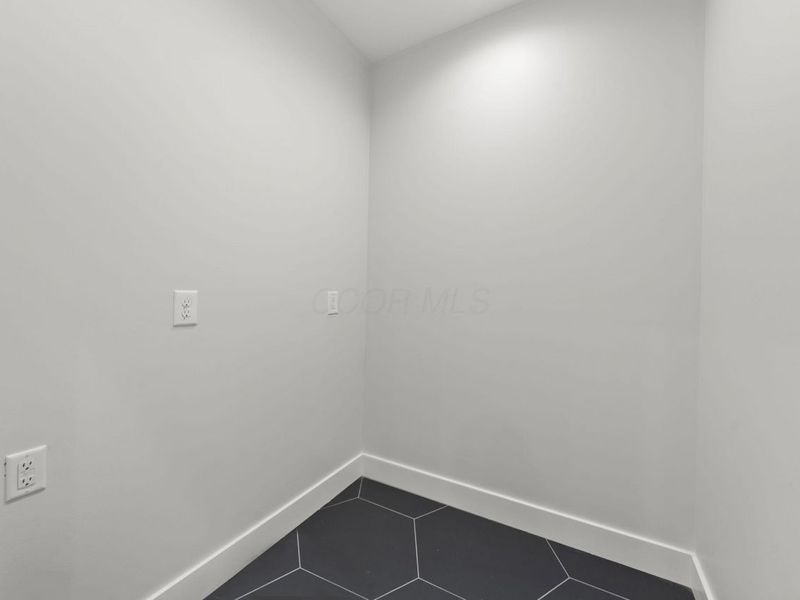 531 Emmit Avenue, Columbus, OH 43228 Photo 12