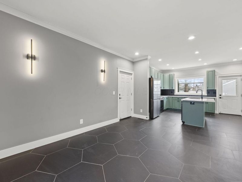 531 Emmit Avenue, Columbus, OH 43228 Photo 3