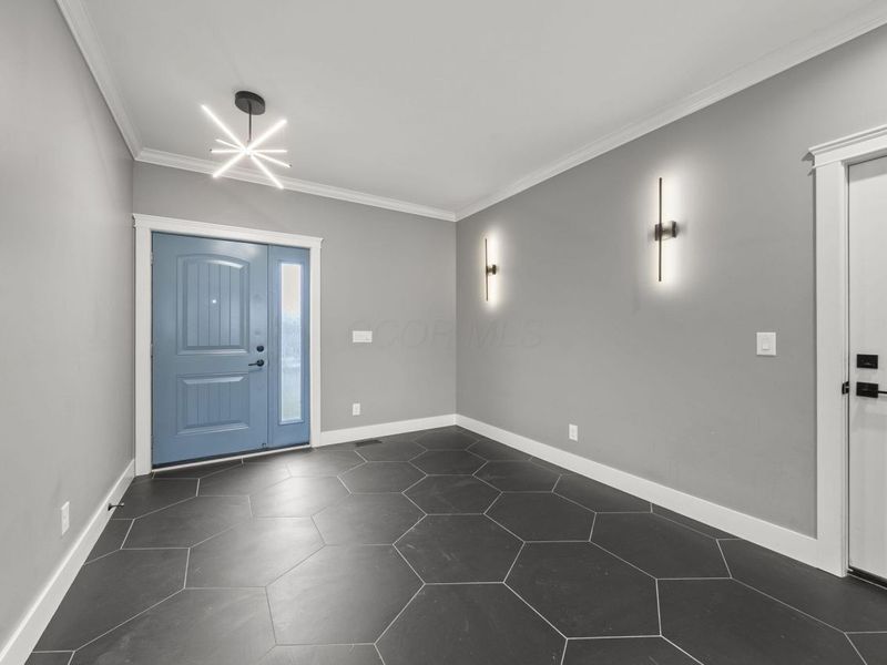 531 Emmit Avenue, Columbus, OH 43228 Photo 5