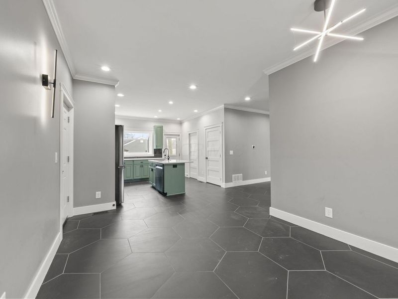 531 Emmit Avenue, Columbus, OH 43228 Photo 6