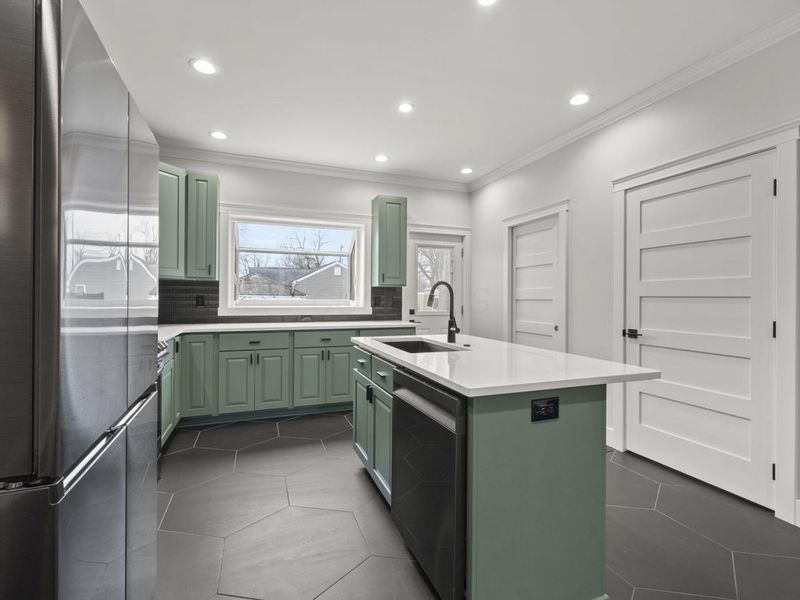 531 Emmit Avenue, Columbus, OH 43228 Photo 7