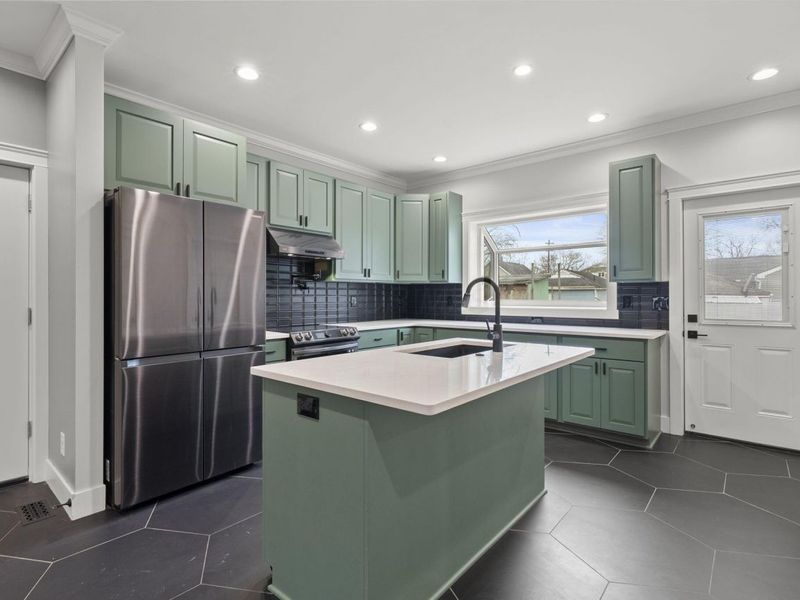 531 Emmit Avenue, Columbus, OH 43228 Photo 8