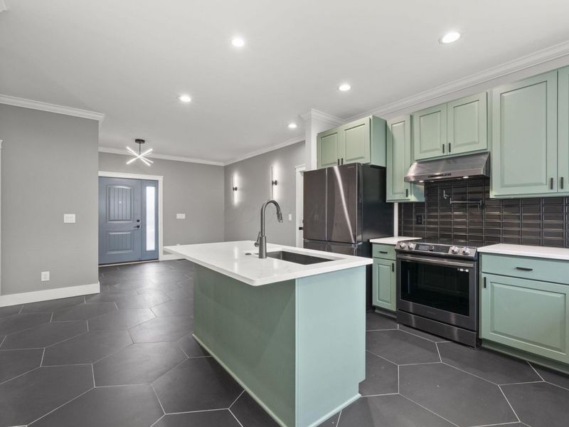 531 Emmit Avenue, Columbus, OH 43228 Photo 9