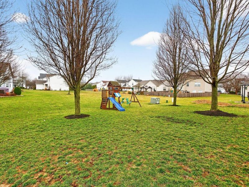 385 Rocky Springs Drive, Blacklick, OH 43004 Photo 13