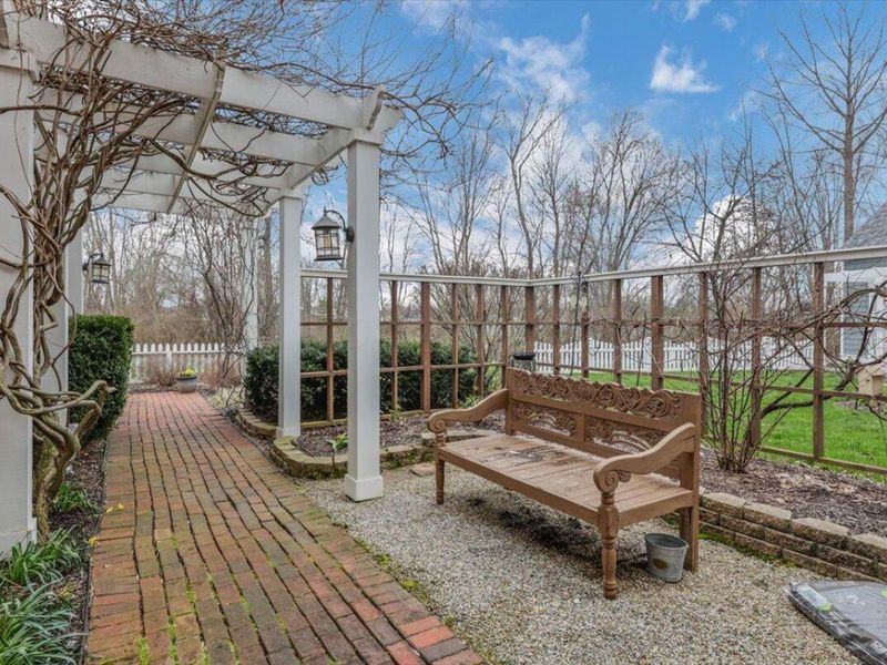 15150 Shoreline Drive W, Thornville, OH 43076 Photo 3