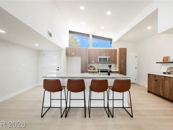 3369 Nahatan Way, Las Vegas, NV 89169