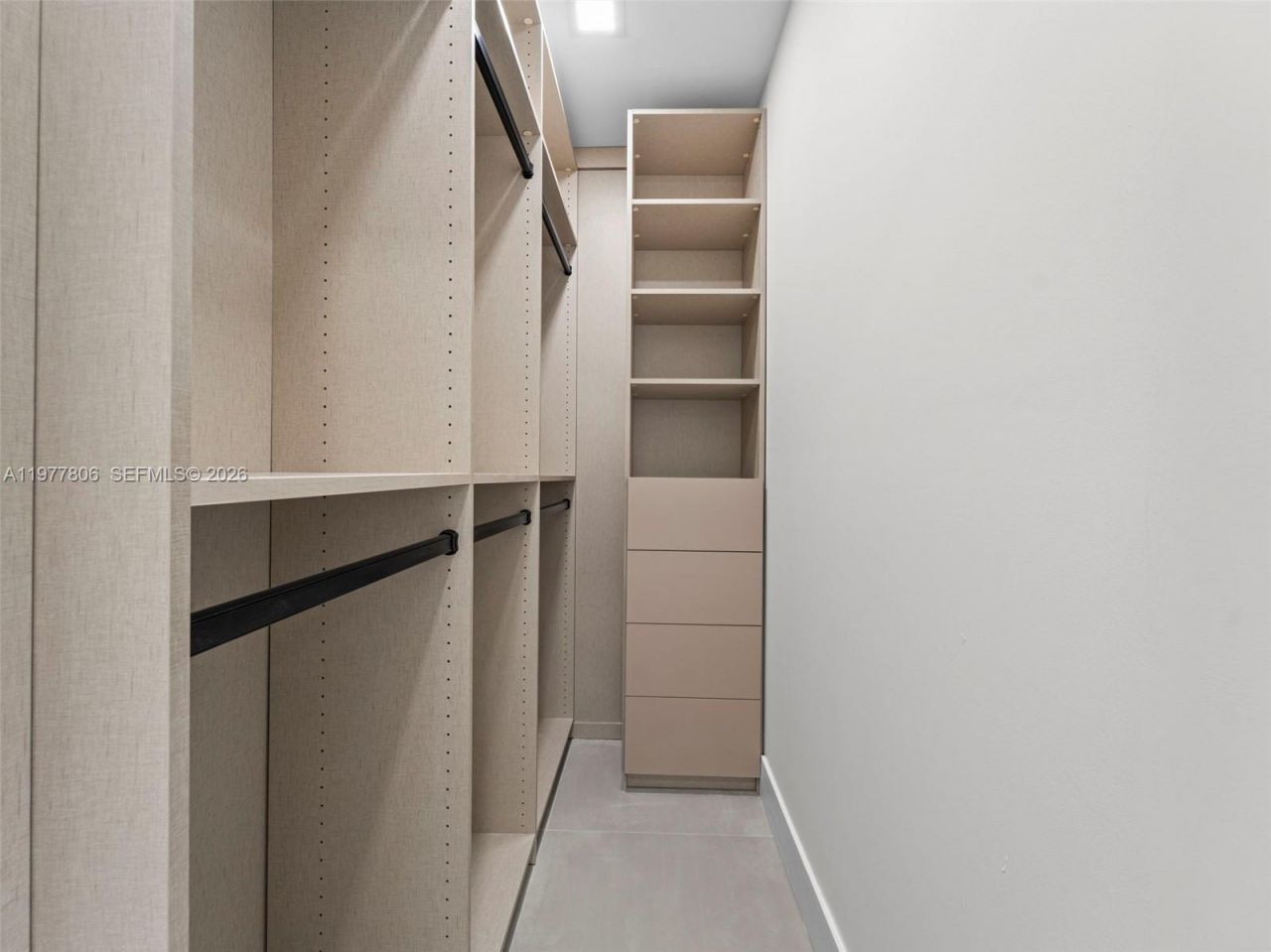 610 NE 164th Ter, North Miami Beach, FL 33162 Photo