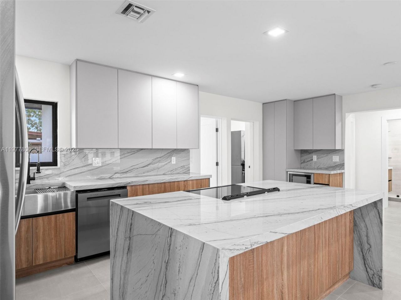 610 NE 164th Ter, North Miami Beach, FL 33162 Photo