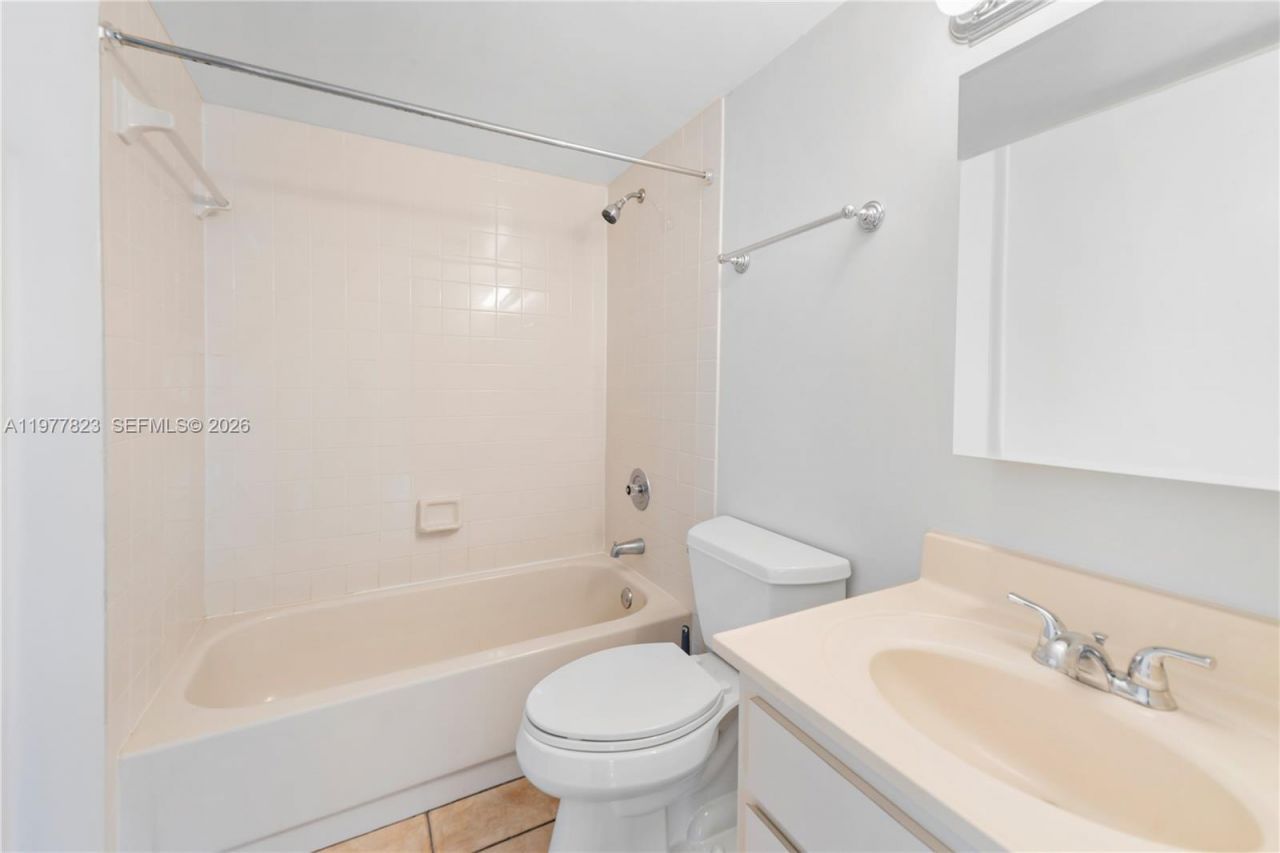 9140 SW 123rd Ct, Unit 210Q, Miami, FL 33186 Photo