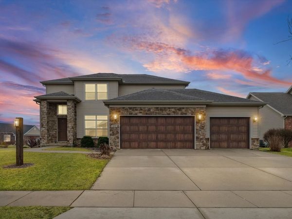 412 Potomac Avenue , Savoy, IL 61874