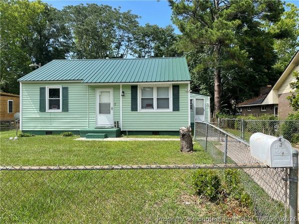 521 E Fifth Avenue , Raeford, NC 28376