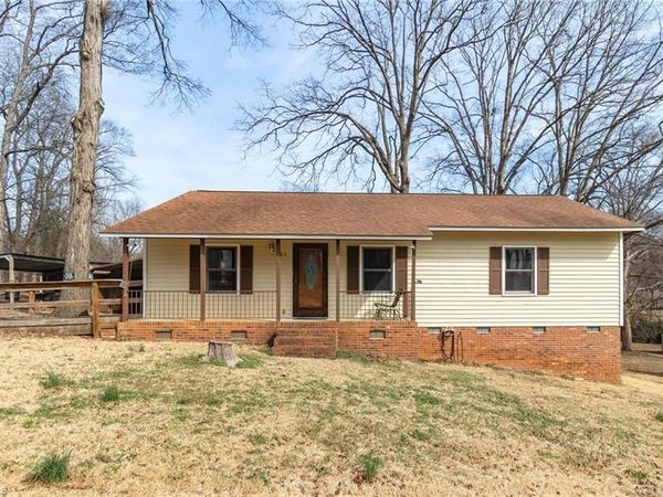 123 Rocky Knoll Circle, Greensboro, NC 27406